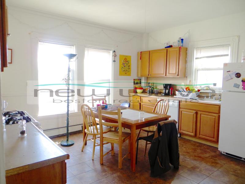 129 Saint Alphonsus St, Mission Hill