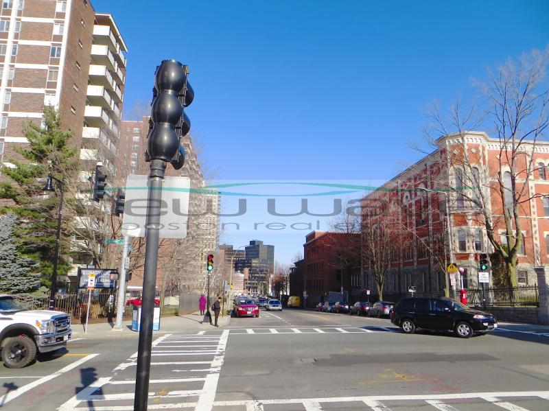 129 Saint Alphonsus St, Mission Hill