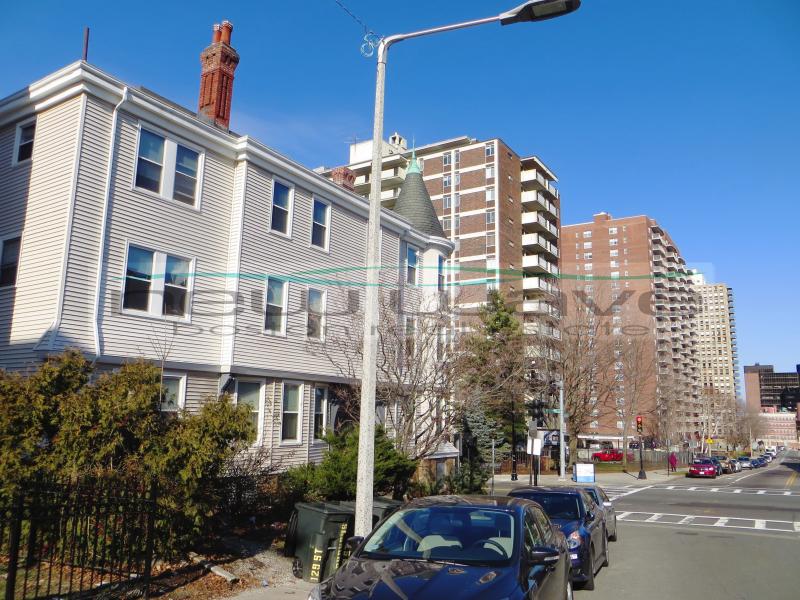 129 Saint Alphonsus St, Mission Hill