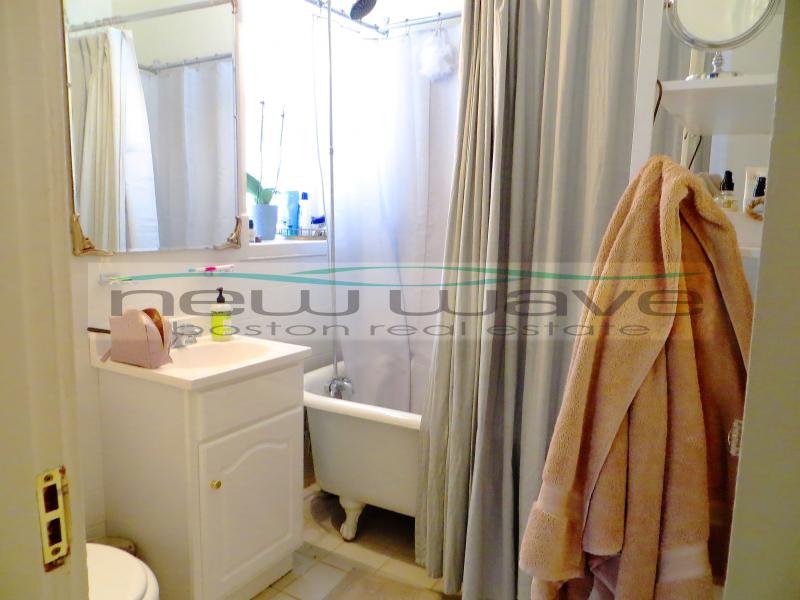 102 Queensberry St, Fenway