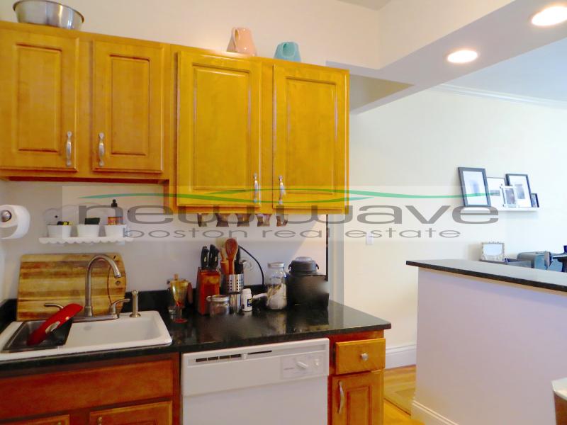 102 Queensberry St, Fenway