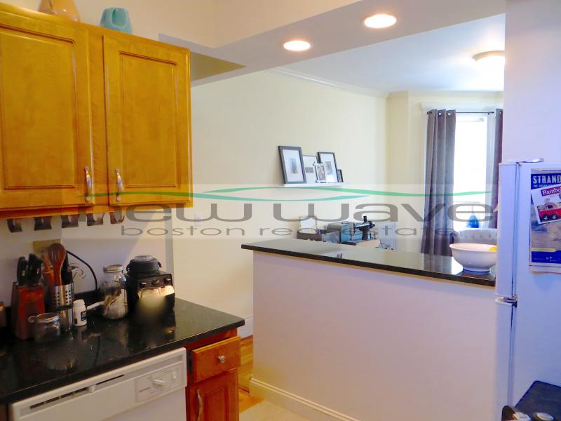 102 Queensberry St, Fenway