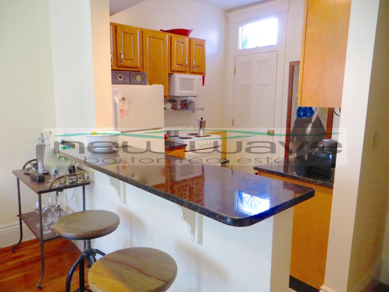 102 Queensberry St, Fenway