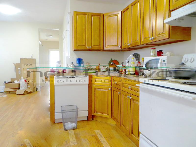 887 Huntington Ave, Mission Hill