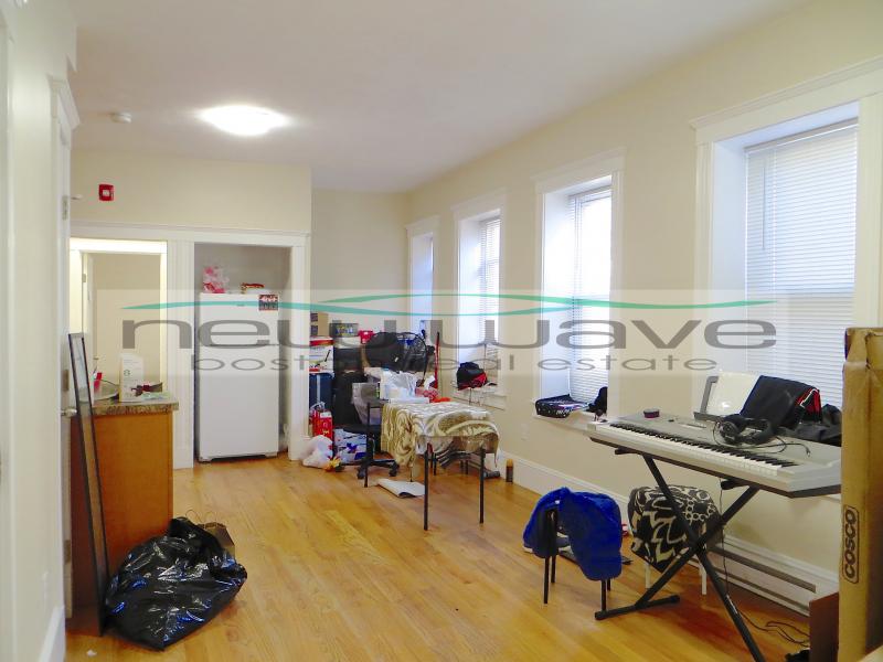 887 Huntington Ave, Mission Hill