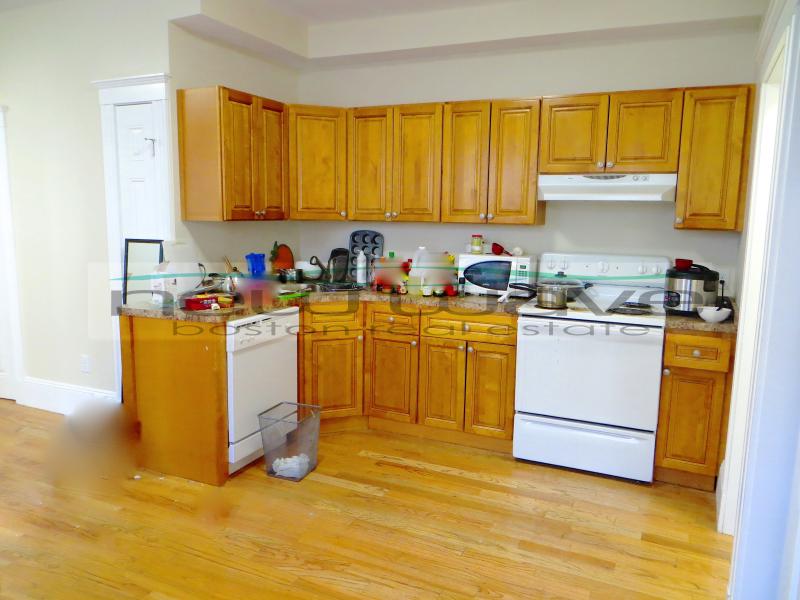 887 Huntington Ave, Mission Hill