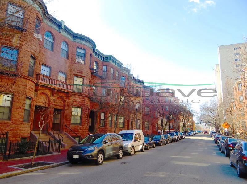 166 Saint Botolph St, South End