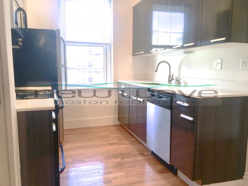 16 Queensberry St, Fenway