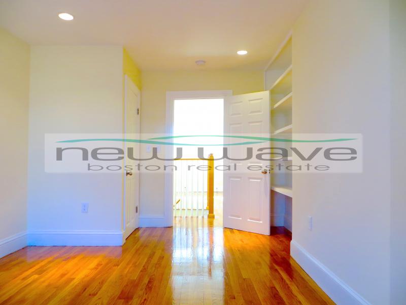 227 Newbury St, Back Bay