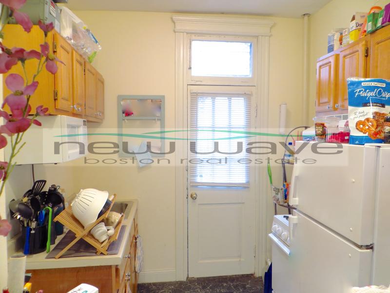 100 Queensberry St, Fenway