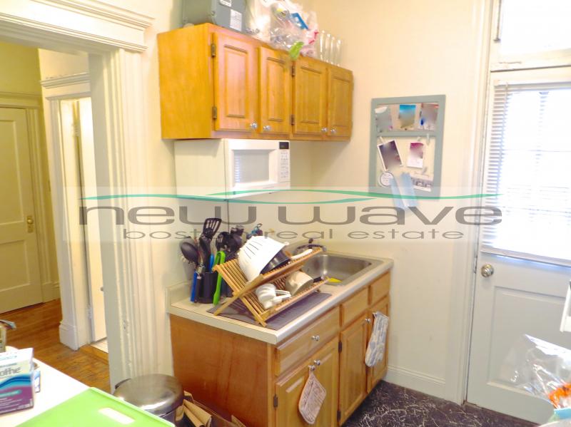 100 Queensberry St, Fenway