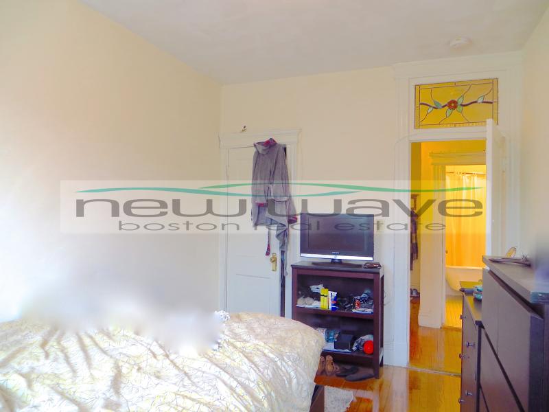 100 Queensberry St, Fenway