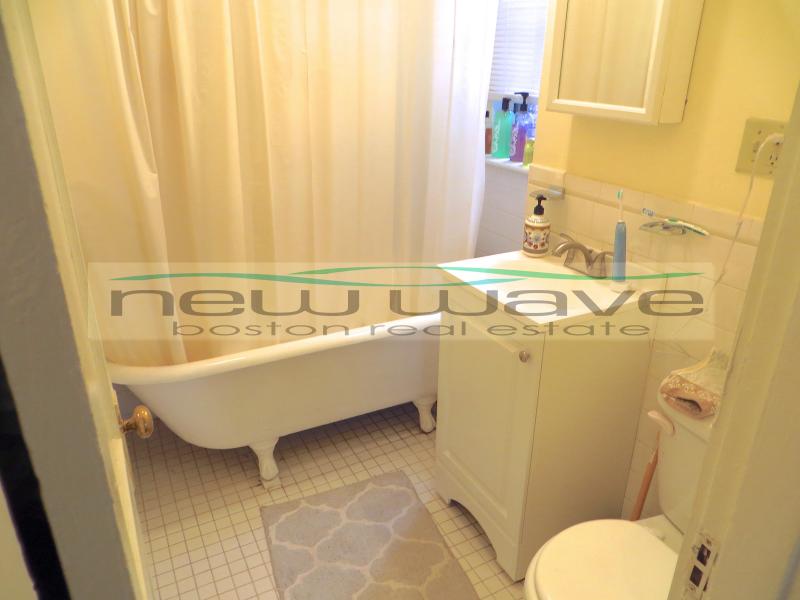 100 Queensberry St, Fenway