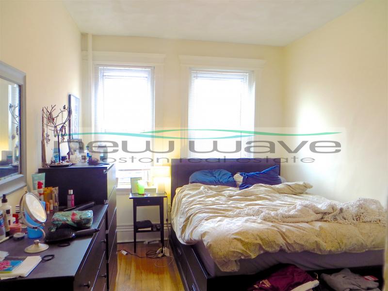 100 Queensberry St, Fenway