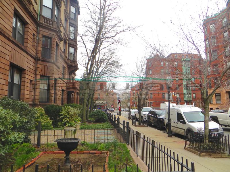 404 Marlborough St, Back Bay