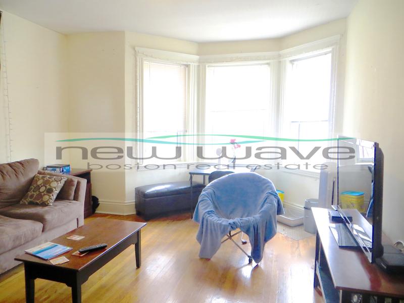 102 Queensberry St, Fenway