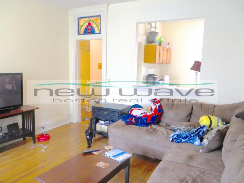 102 Queensberry St, Fenway