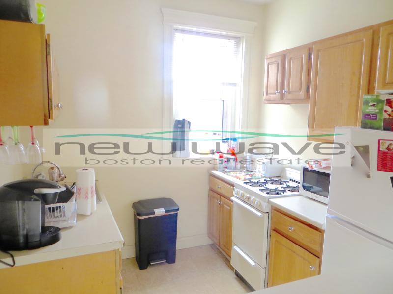 102 Queensberry St, Fenway