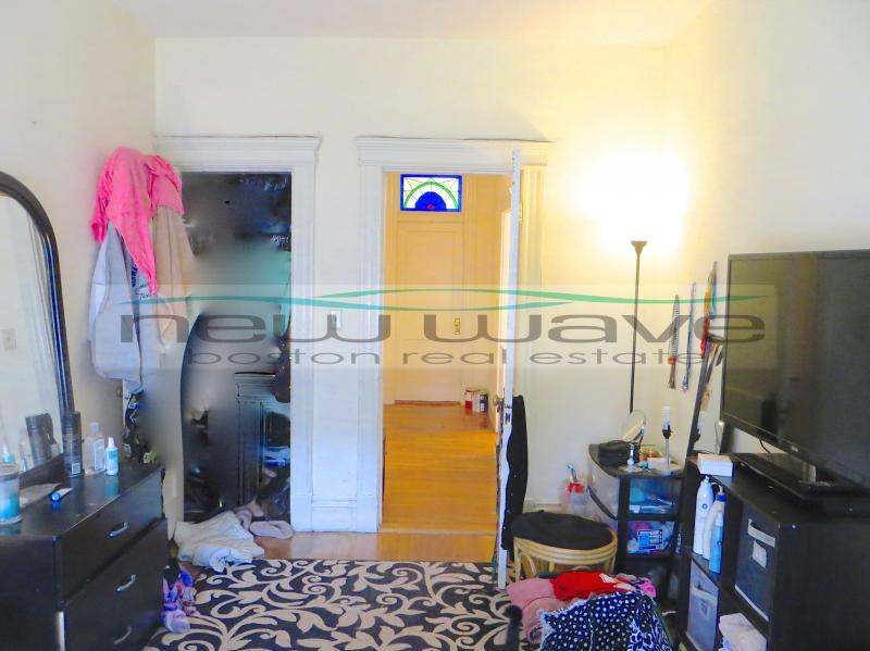 102 Queensberry St, Fenway