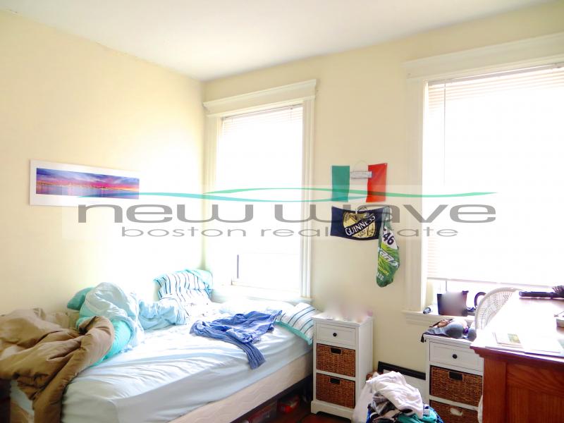 102 Queensberry St, Fenway