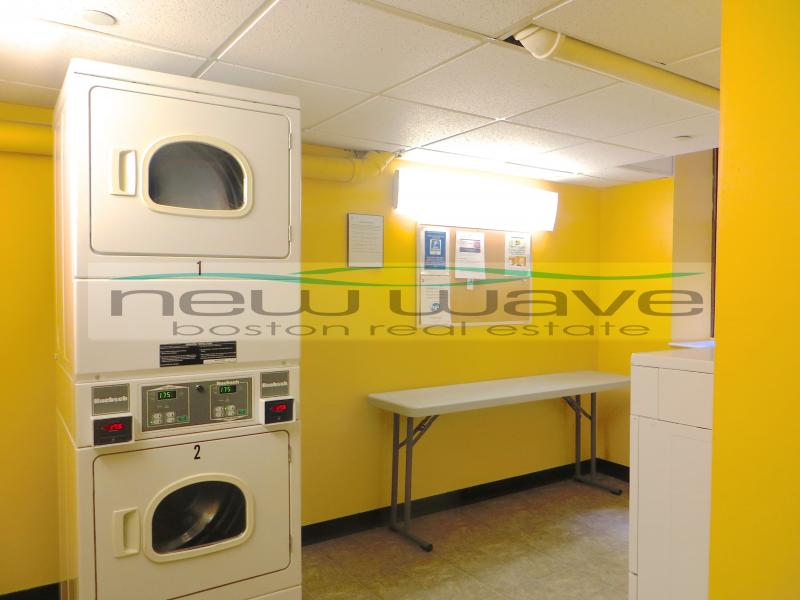 102 Queensberry St, Fenway