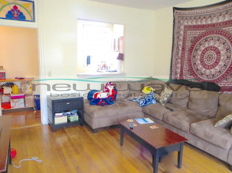 102 Queensberry St, Fenway