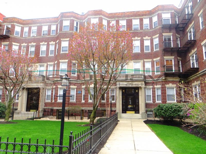 102 Queensberry St, Fenway