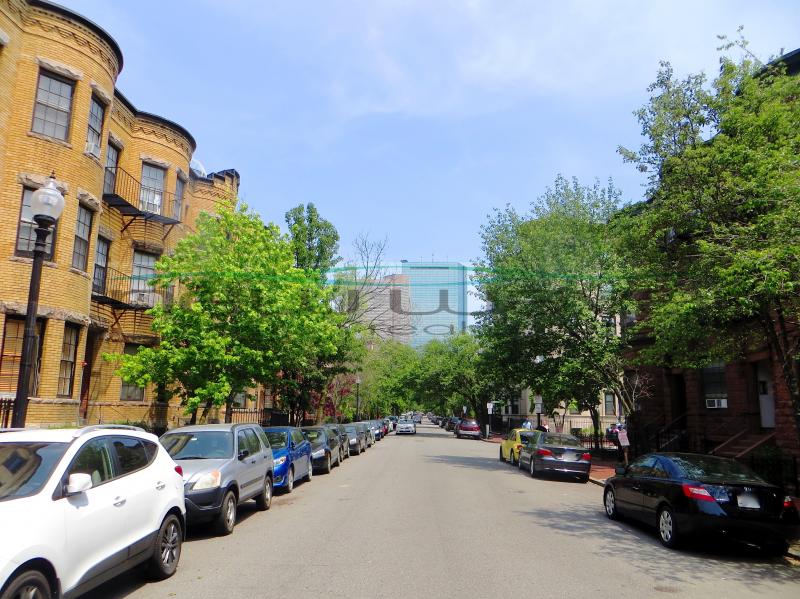 166 Saint Botolph St, South End