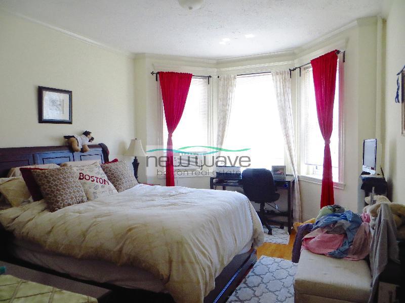 124 Peterborough St, Fenway