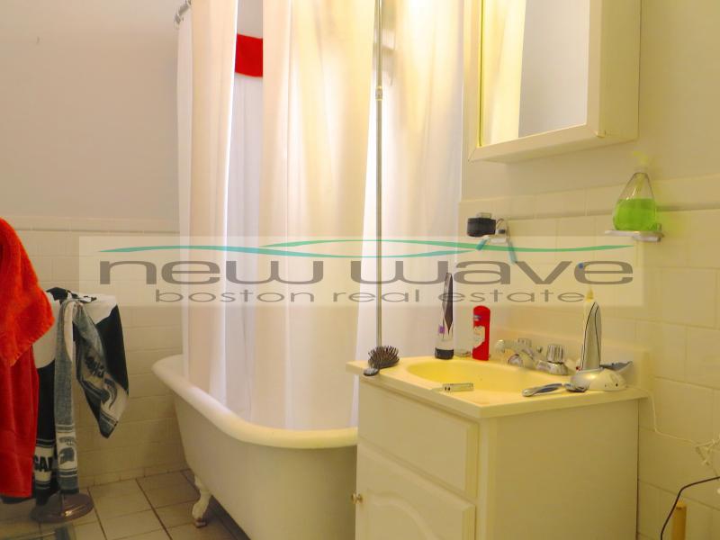 104 Queensberry St, Fenway