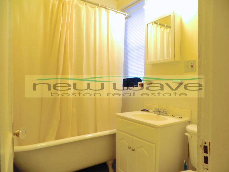 100 Queensberry St, Fenway