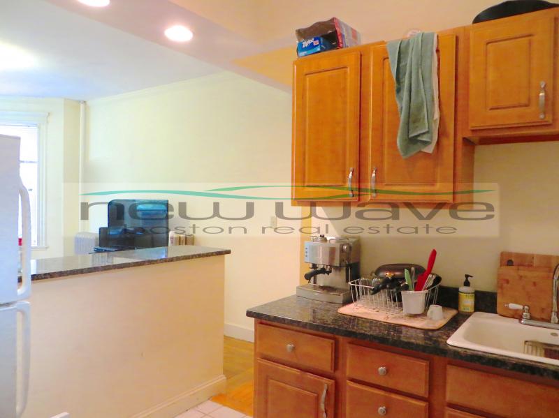 100 Queensberry St, Fenway