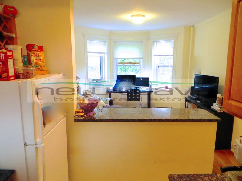 100 Queensberry St, Fenway