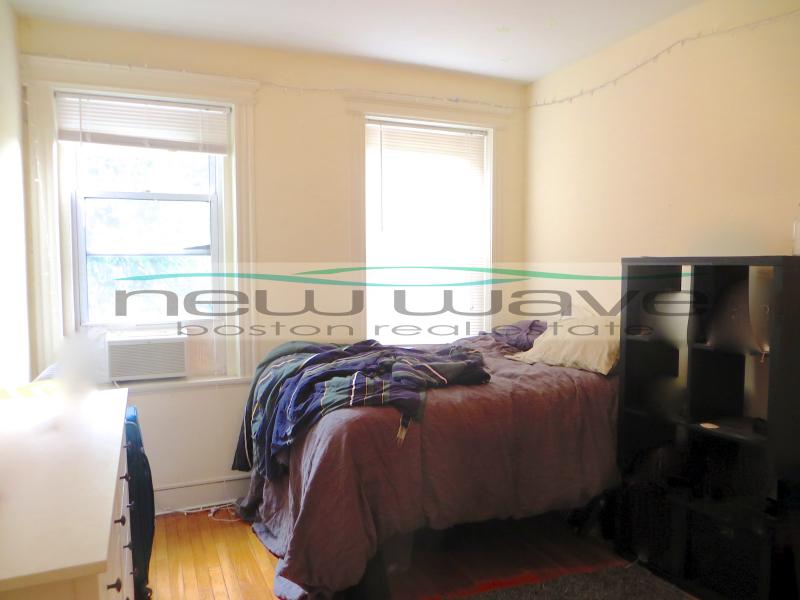 100 Queensberry St, Fenway