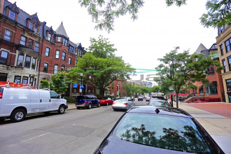 267 Newbury St, Back Bay