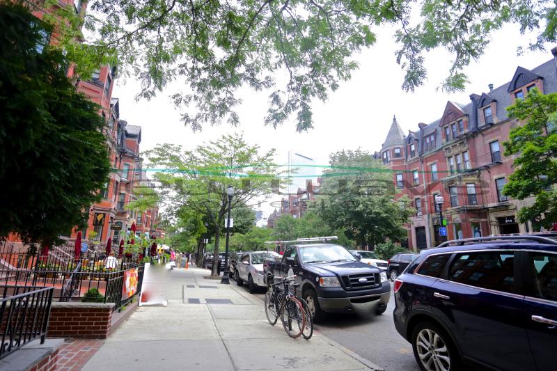 267 Newbury St, Back Bay