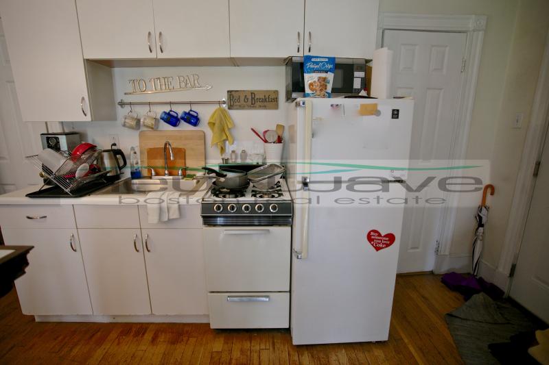 225 Newbury St, Back Bay