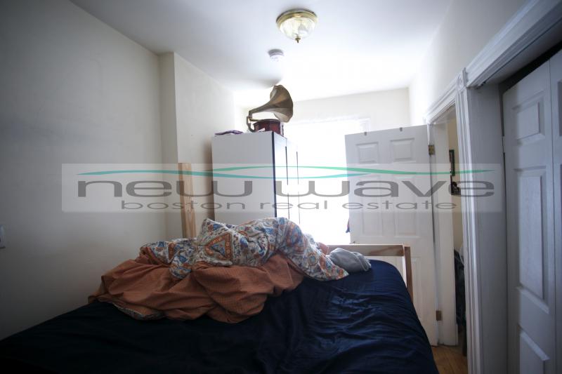 225 Newbury St, Back Bay