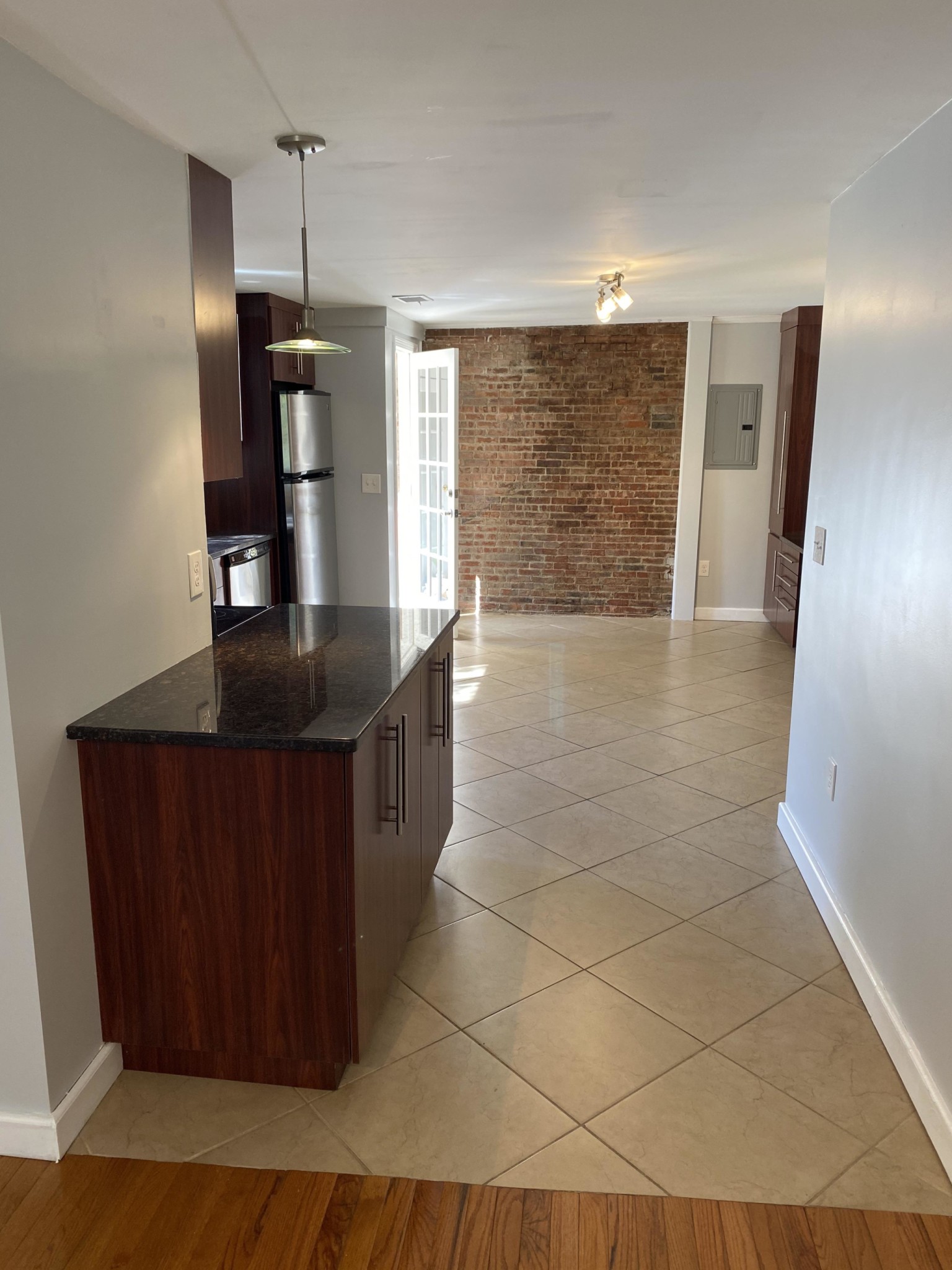 3 bed, 1 bath apartment for rent at 202 Third St Unit B, Kendall Square