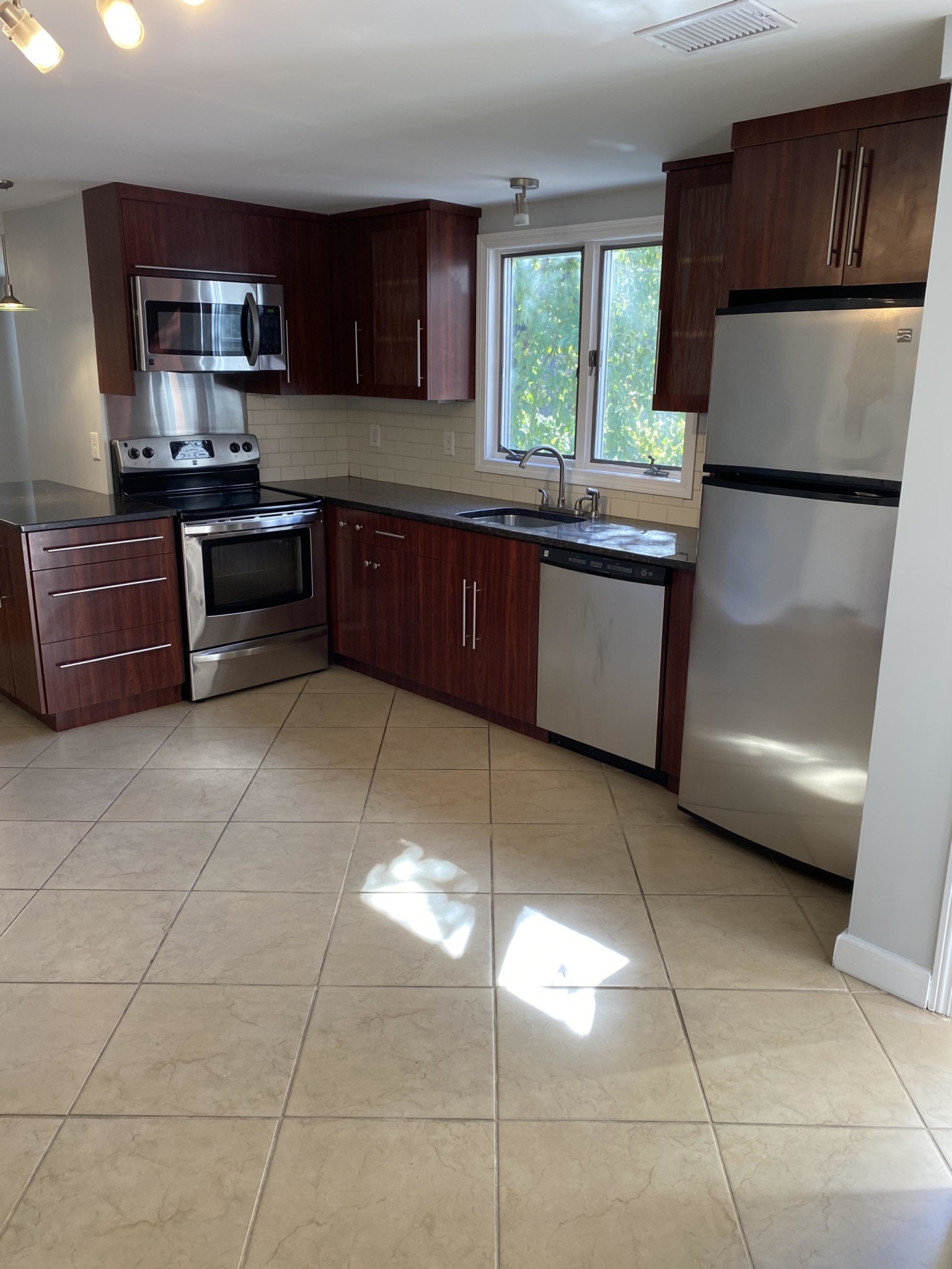3 bed, 1 bath apartment for rent at 202 Third St Unit B, Kendall Square — photo 4 of 20