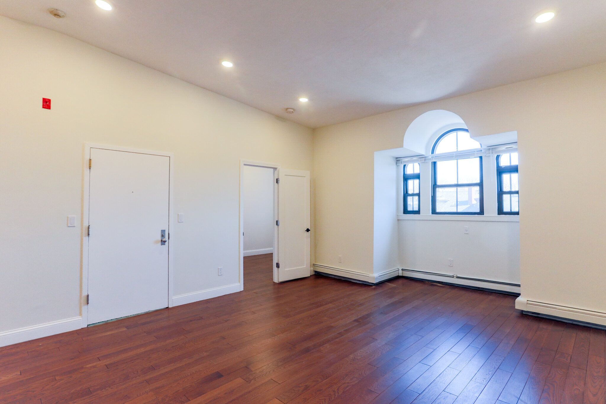 525 Massachusetts Ave, Roxbury