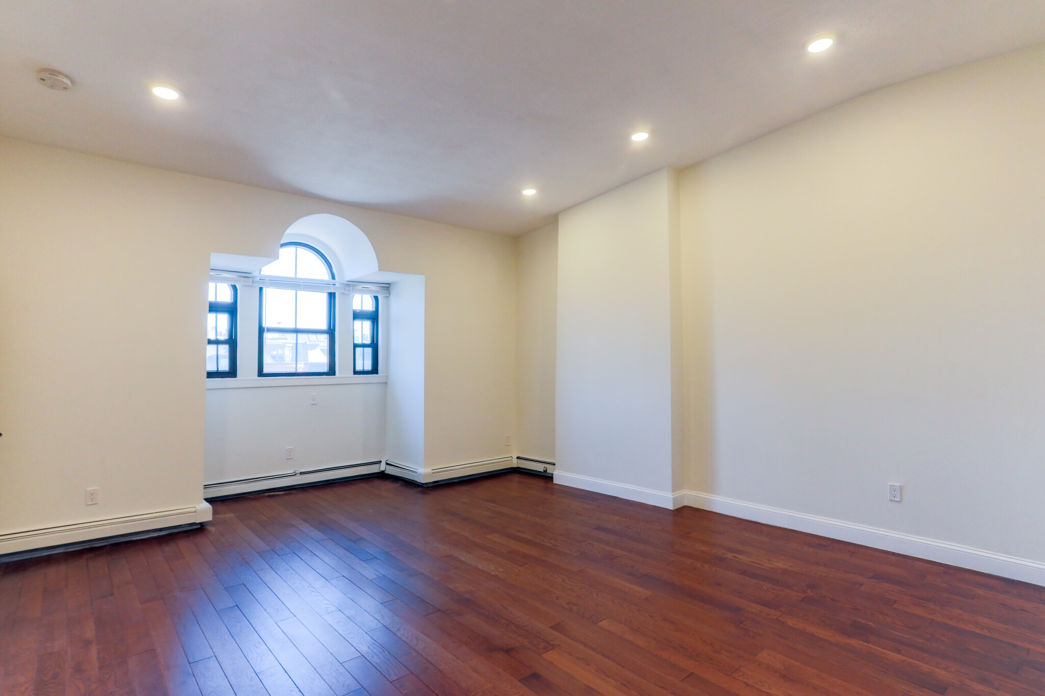 525 Massachusetts Ave, Roxbury