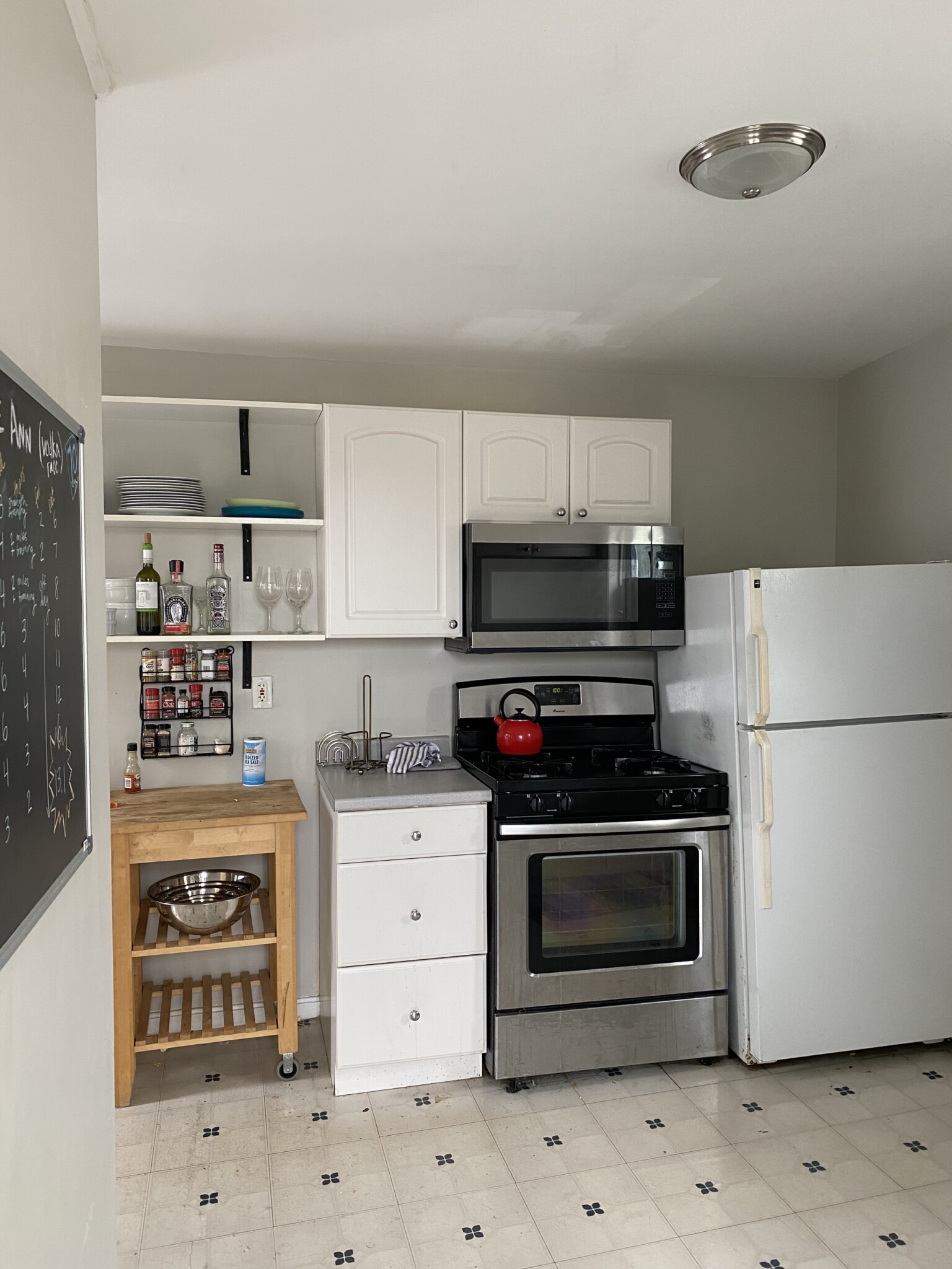 3 bed, 1 bath apartment for rent at 97 Moore St, Cambridge — photo 13 of 14