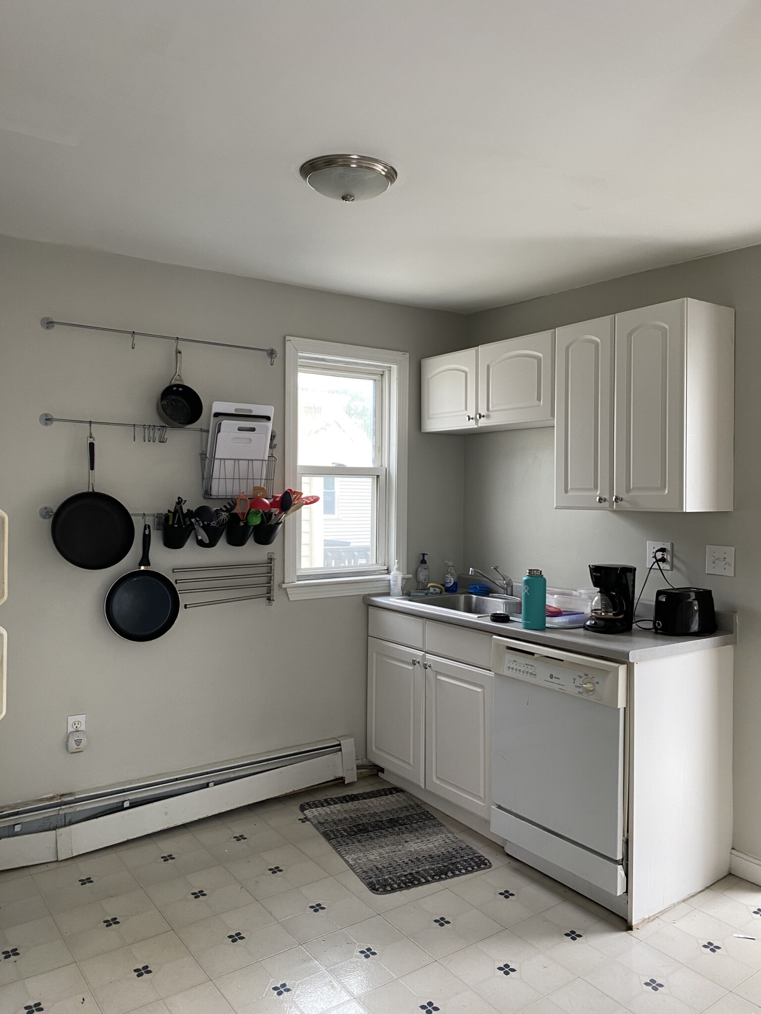 3 bed, 1 bath apartment for rent at 97 Moore St, Cambridge — photo 12 of 14