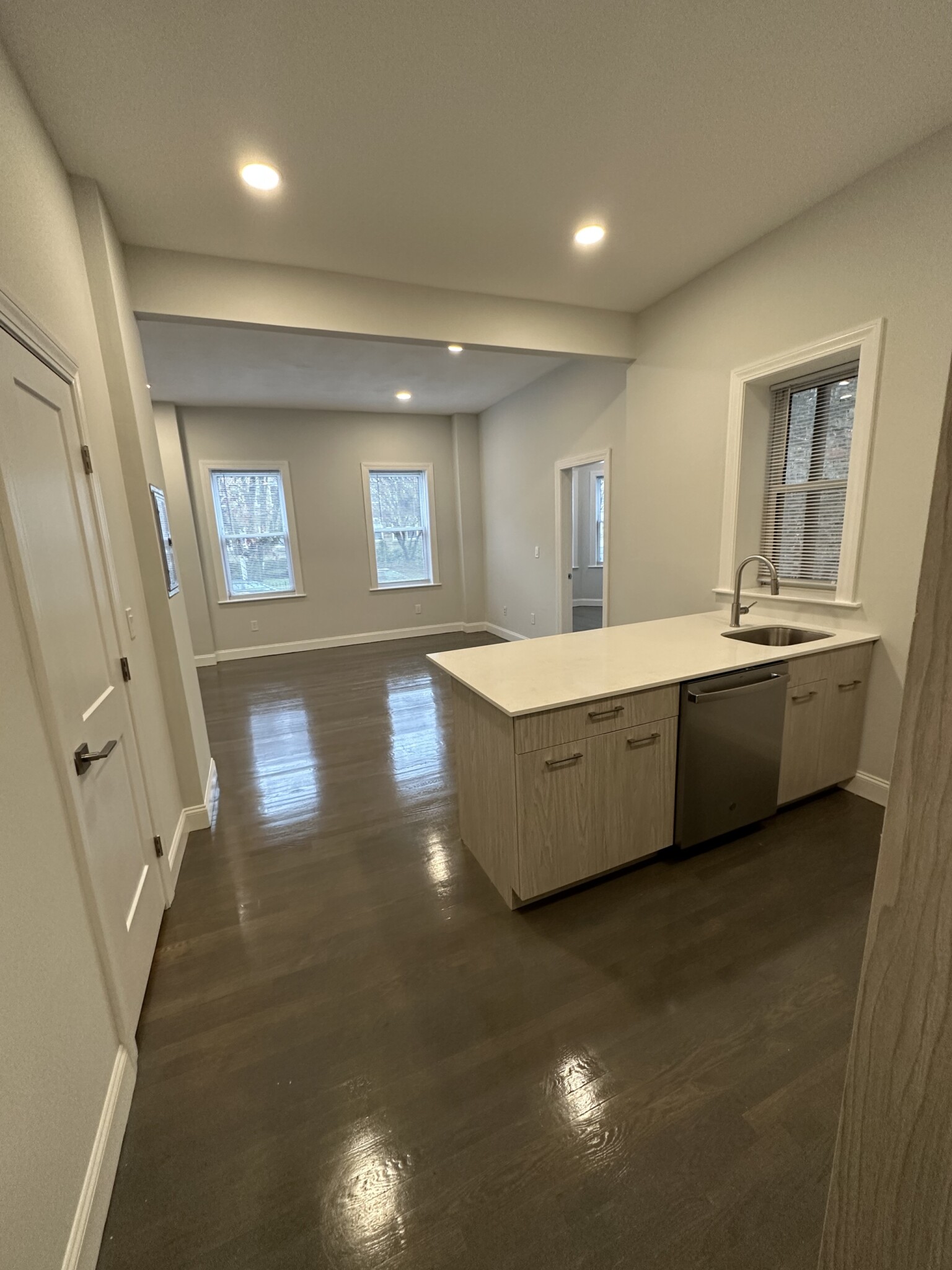 106 Queensberry St, Fenway