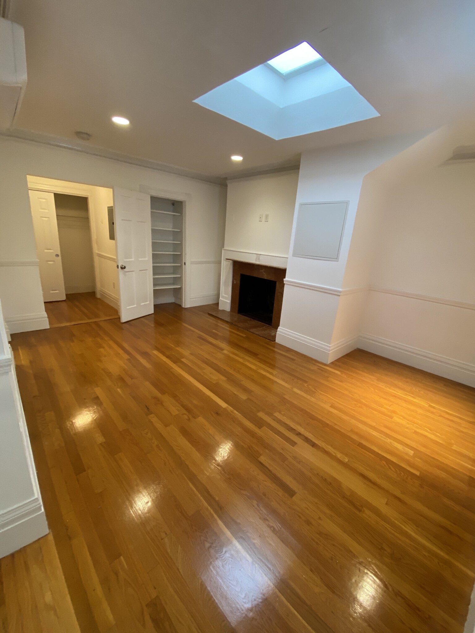 254 Newbury St, Back Bay