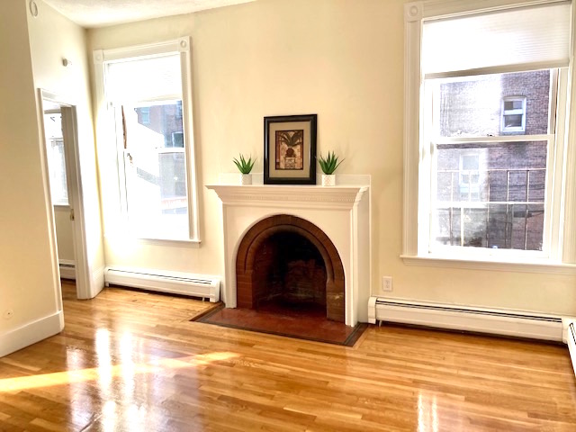 308 Newbury St, Back Bay