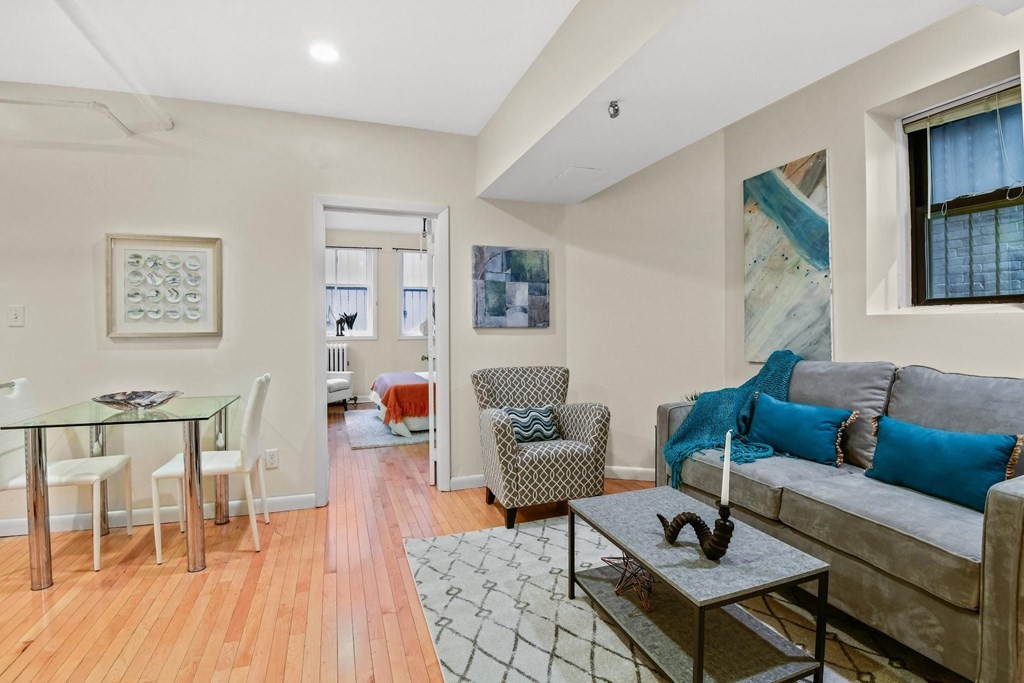 186 Commonwealth Ave, Back Bay