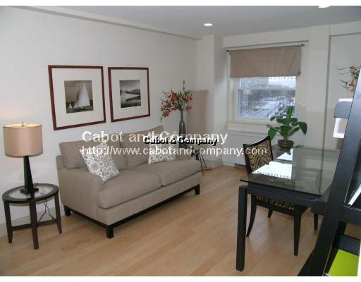 1600 Beacon St, Washington Square