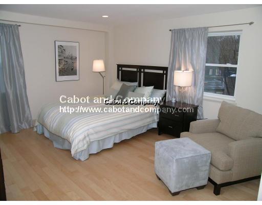 1600 Beacon St, Washington Square